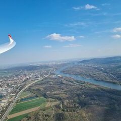 Flugwegposition um 15:03:18: Aufgenommen in der Nähe von Gemeinde Spillern, Spillern, Österreich in 703 Meter